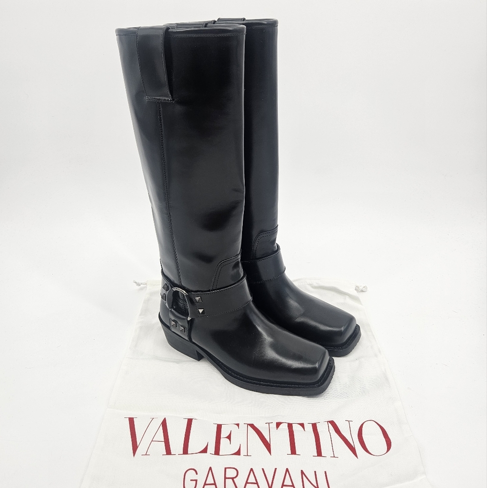 Valentino Rockstud Iconic black leather moto boot — a stunning luxury statement! - Picture 6 of 12